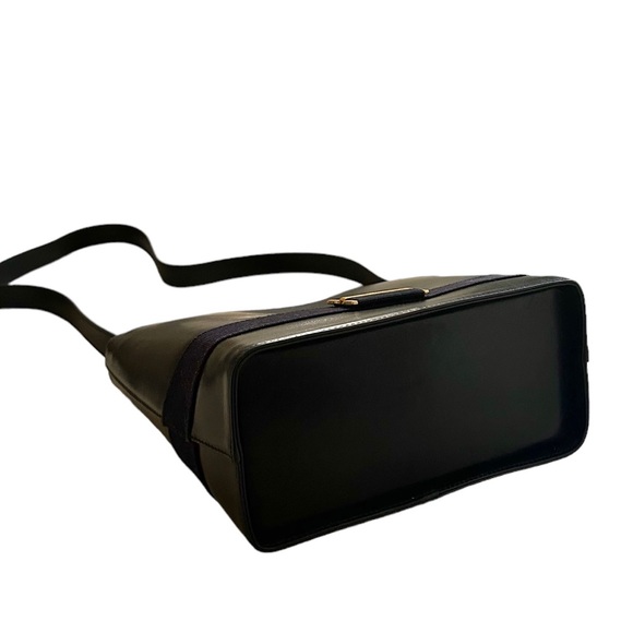 Salvatore Ferragamo Vara Bow Navy Blue Leather Shoulder Bag New - Picture 5 of 9